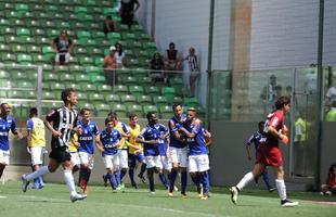 Rafael Silva marcou gol sobre rival e comemorou imitando galinha