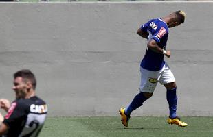Rafael Silva marcou gol sobre rival e comemorou imitando galinha