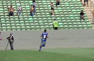 Rafael Silva comemora o gol da vitria do Cruzeiro sobre o Atltico