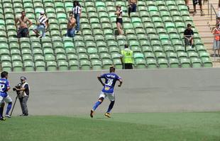 Rafael Silva comemora o gol da vitria do Cruzeiro sobre o Atltico