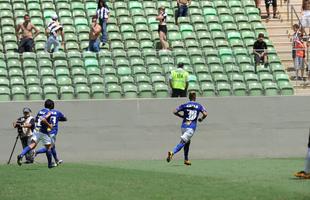 Rafael Silva comemora o gol da vitria do Cruzeiro sobre o Atltico