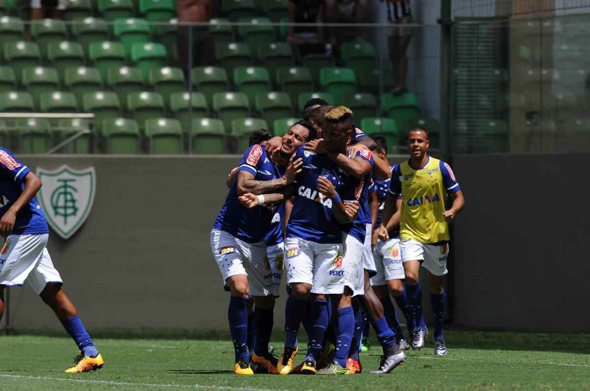 Rafael Silva comemora o gol da vitria do Cruzeiro sobre o Atltico