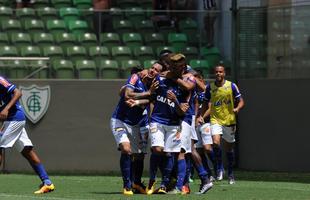 Rafael Silva comemora o gol da vitria do Cruzeiro sobre o Atltico