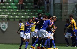 Rafael Silva comemora o gol da vitria do Cruzeiro sobre o Atltico