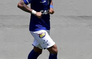 Rafael Silva imitou galinha ao marcar gol da vitria sobre o clssico