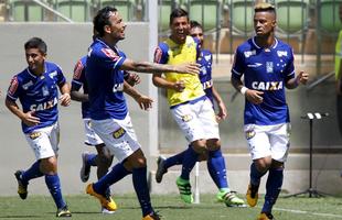 Rafael Silva imitou galinha ao marcar gol da vitria sobre o clssico