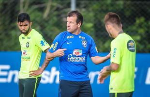 Gil e Ricardo Oliveira, respectivamente, foram testados no time titular durante treinamento realizado neste domingo, em um hotel na cidade de Viamo, interior do Rio Grande do Sul.
