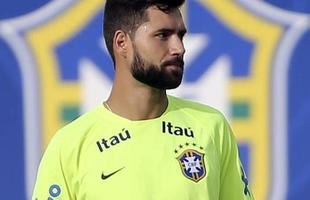 Gil e Ricardo Oliveira, respectivamente, foram testados no time titular durante treinamento realizado neste domingo, em um hotel na cidade de Viamo, interior do Rio Grande do Sul.