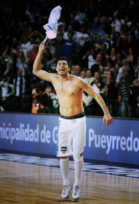 Veja imagens de Carlos Delfino, argentino do basquete