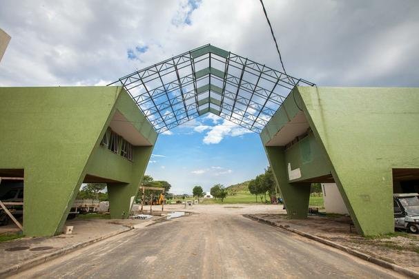 Construdo para o Pan'2007, o centro foi projetado de acordo com os padres da Federao Equestre Internacional (FEI). O complexo tem rea aproximada de 1 milho m.