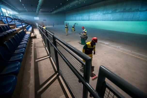 Centro conta com instalaes permanentes para atletas e oficiais tcnicos, e est equipado com estandes para todas as modalidades do tiro esportivo