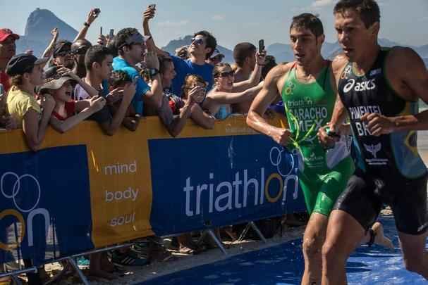 O local  regularmente utilizado para competies internacionais de triatlo. Os percursos de ciclismo e corrida estendem-se ao longo da praia.
