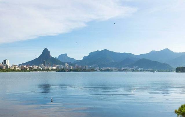 Localizada no corao da cidade, a Lagoa Rodrigo de Freitas recebeu um per temporrio, com capacidade para 10 mil espectadores perto da chegada das provas. Local receber provas de remo e canoagem velocidade