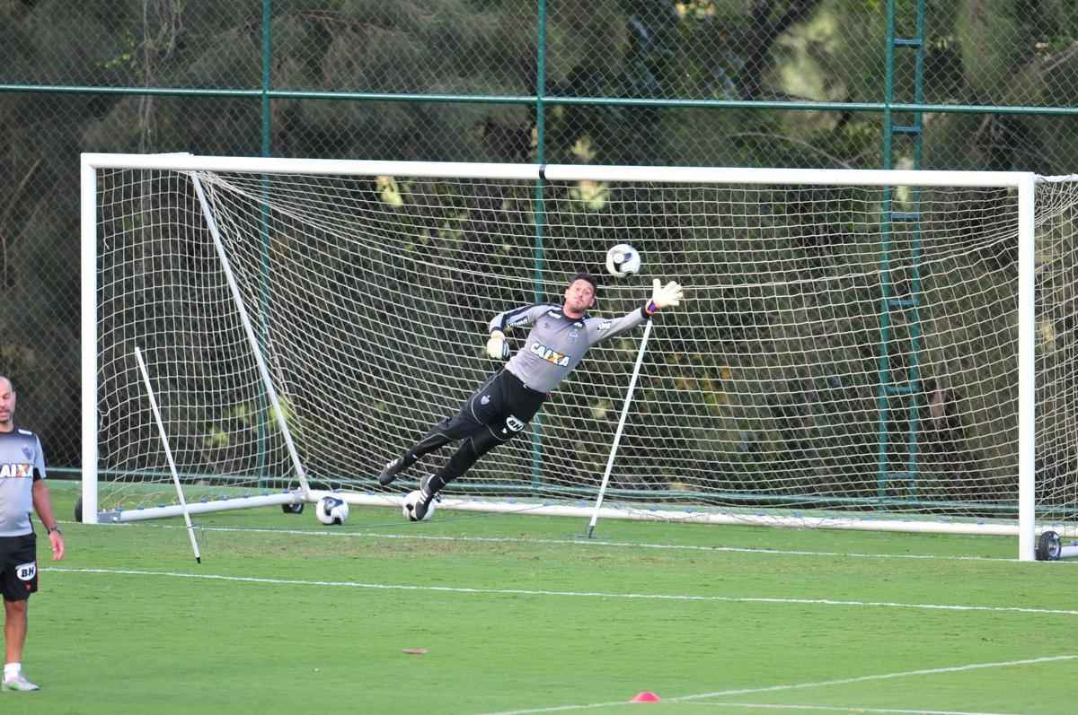 Lauro participou de treino, na Cidade do Galo, junto com o elenco do Atltico pela primeira vez