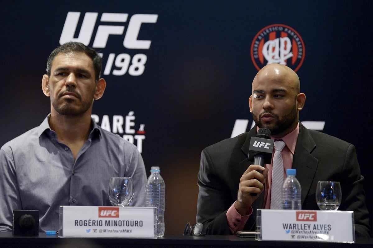 Imagens da coletiva do UFC 198, no Rio de Janeiro - Rogrio Minotouro e o mineiro Warlley Alves