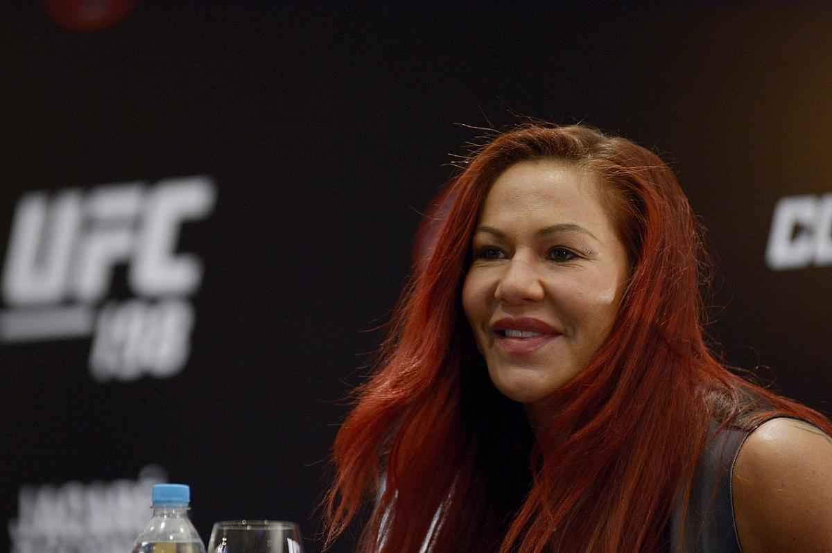 Imagens da coletiva do UFC 198, no Rio de Janeiro - Cris Cyborg fala aos jornalistas