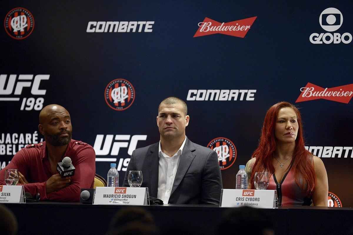 Imagens da coletiva do UFC 198, no Rio de Janeiro - Anderson, Shogun e Cris Cyborg