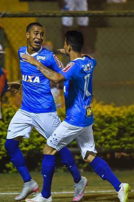 Com muitos atletas juniores, time celeste fez teste no Estdio Municipal de Ibirit