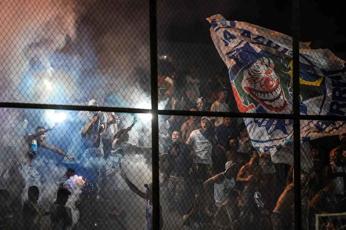 Com muitos atletas juniores, time celeste fez teste no Estdio Municipal de Ibirit