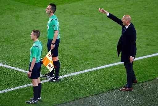 Atual lder do Campeonato Espanhol, o Barcelona recebe o terceiro colocado, Real Madrid, no Camp Nou