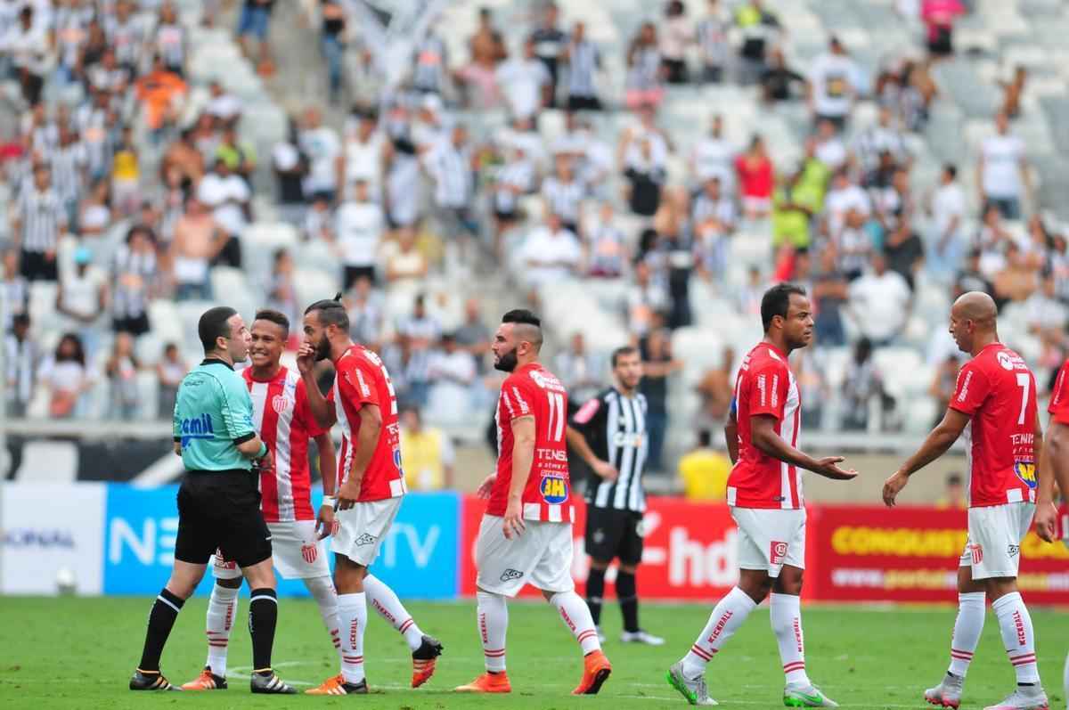 Com show de Robinho, Atltico vence o Villa Nova no Mineiro e garante classificao