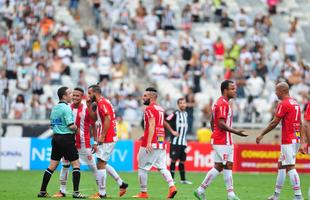 Com show de Robinho, Atltico vence o Villa Nova no Mineiro e garante classificao