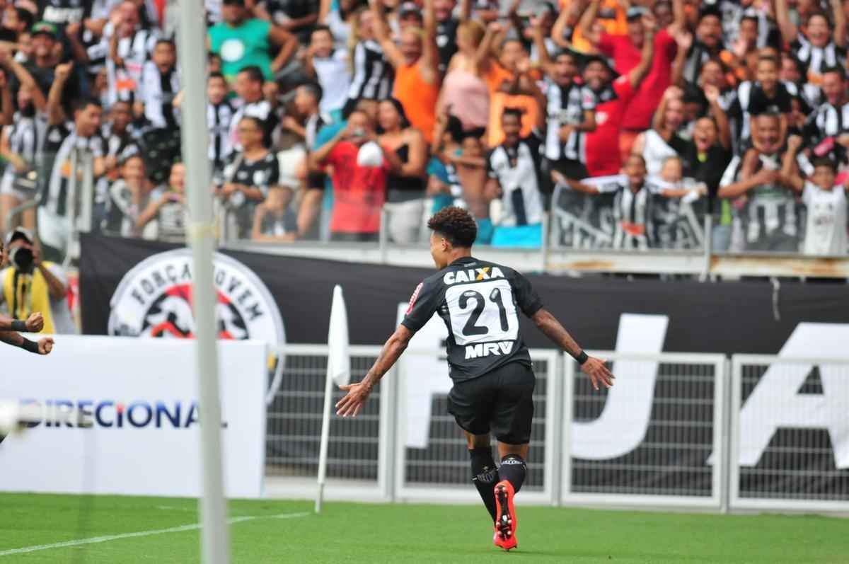 Com show de Robinho, Atltico vence o Villa Nova no Mineiro e garante classificao