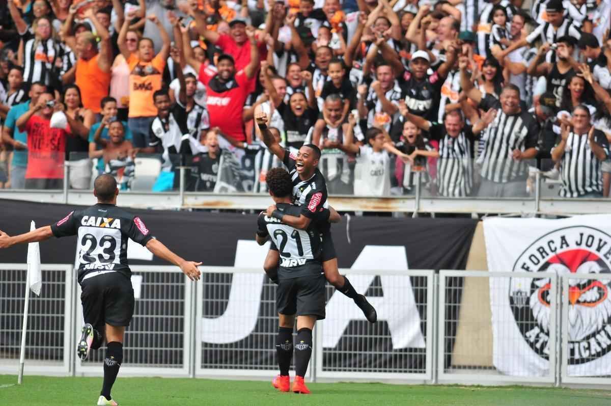 Com show de Robinho, Atltico vence o Villa Nova no Mineiro e garante classificao