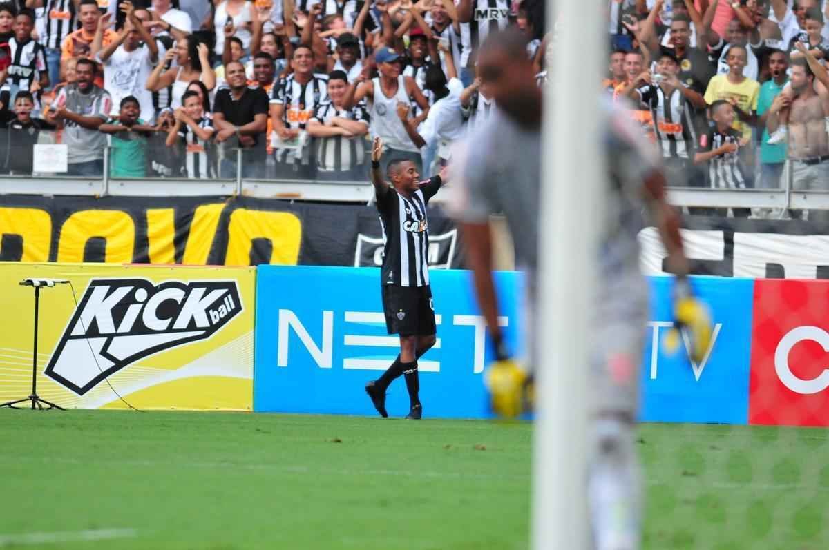 Com show de Robinho, Atltico vence o Villa Nova no Mineiro e garante classificao