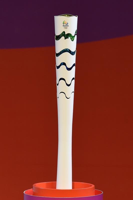 Com as cores do Brasil, a tocha olmpica do Rio 2016 inova no design e ganha movimento