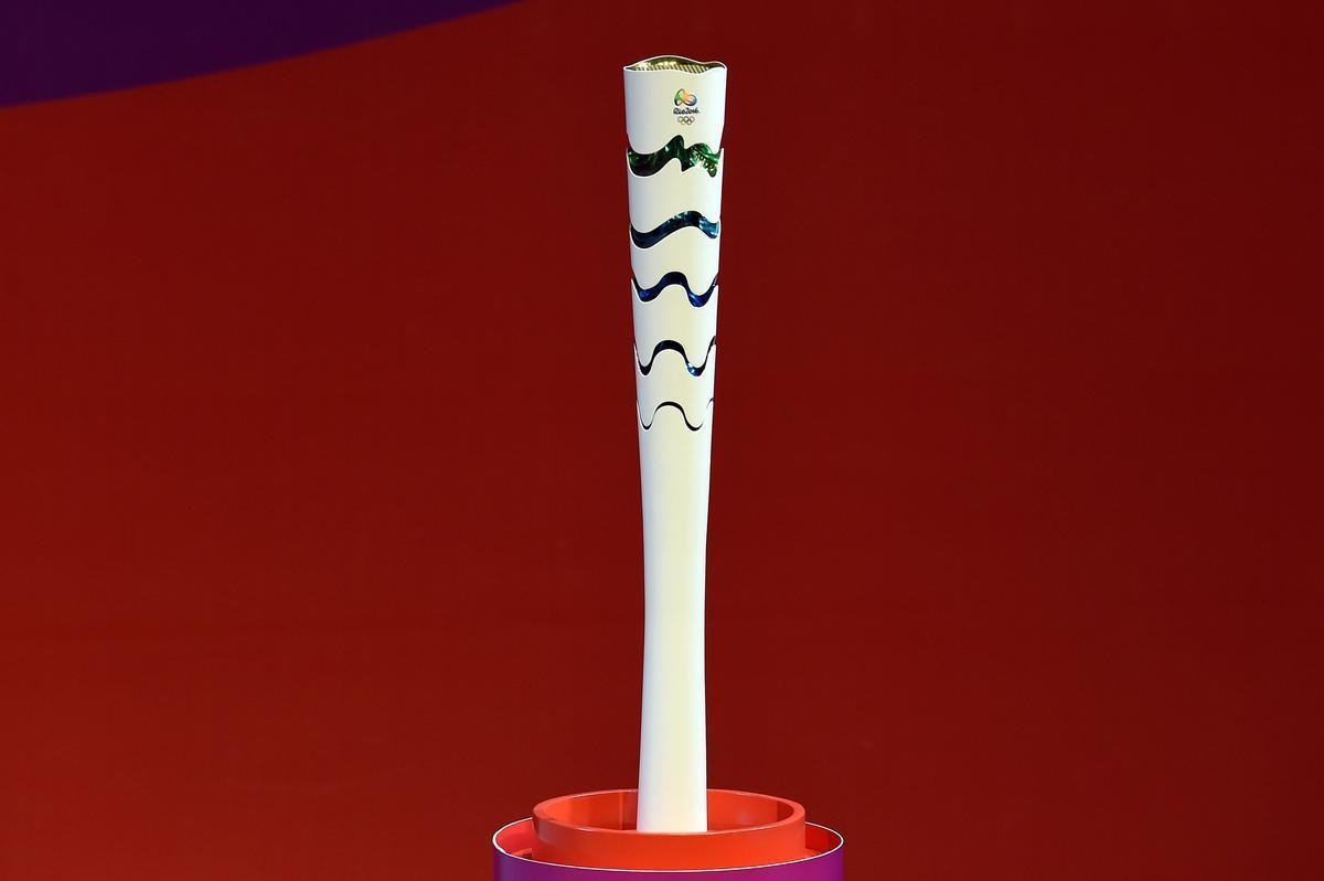 Com as cores do Brasil, a tocha olmpica do Rio 2016 inova no design e ganha movimento