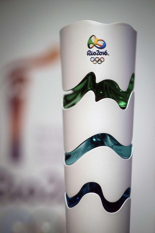 Com as cores do Brasil, a tocha olmpica do Rio 2016 inova no design e ganha movimento