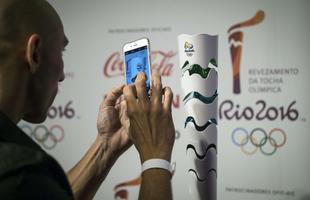 Com as cores do Brasil, a tocha olmpica do Rio 2016 inova no design e ganha movimento
