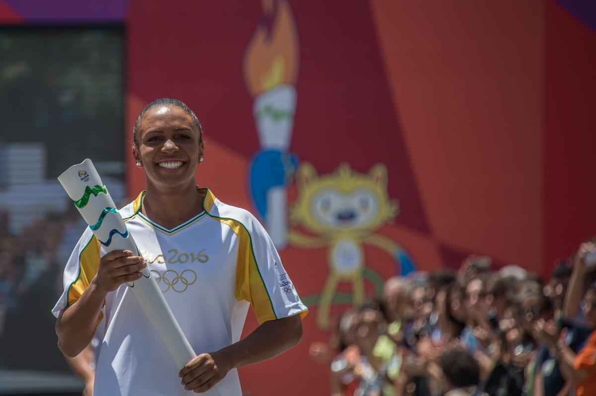 Com as cores do Brasil, a tocha olmpica do Rio 2016 inova no design e ganha movimento