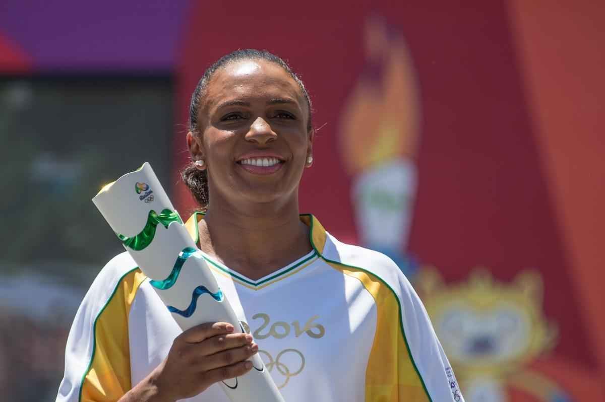 Com as cores do Brasil, a tocha olmpica do Rio 2016 inova no design e ganha movimento