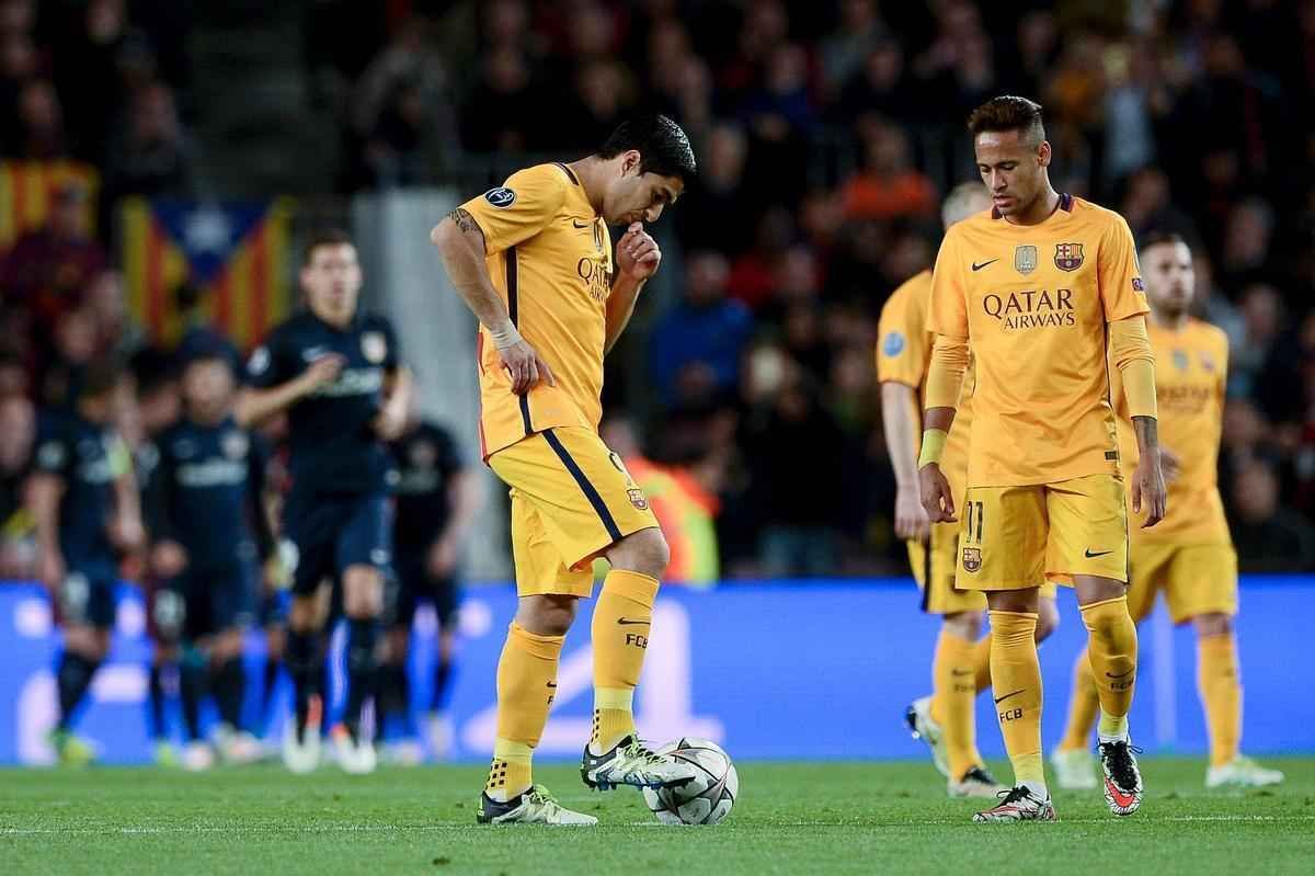 Surez brilhou marcando dois gols para decretar a vitria, de virada, do Barcelona