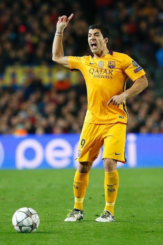 Surez brilhou marcando dois gols para decretar a vitria, de virada, do Barcelona