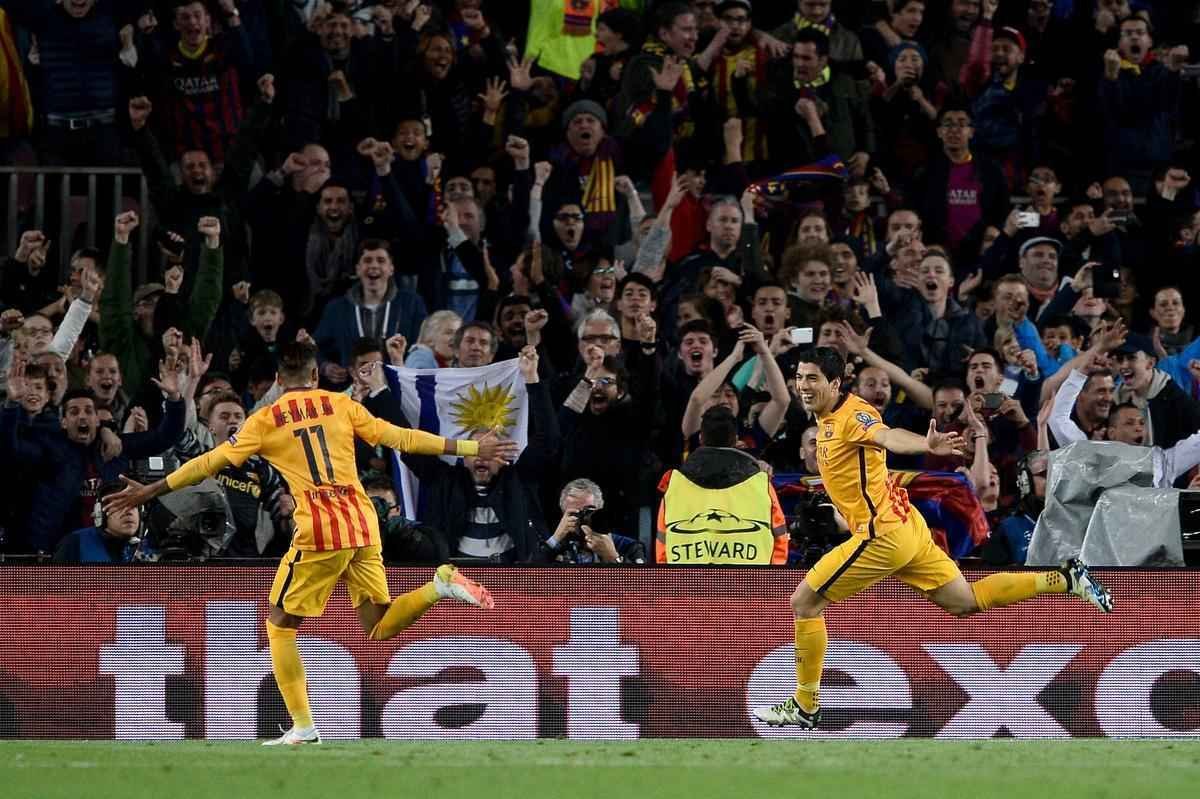 Surez brilhou marcando dois gols para decretar a vitria, de virada, do Barcelona