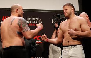 Peso-pesado (at 120,7kg): Timothy Johnson (118,9kg) x Marcin Tybura (112kg)