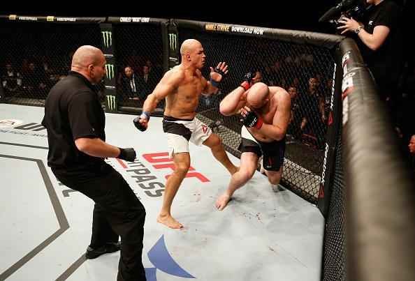 Fotos da vitria de Junior Cigano sobre Ben Rothwell