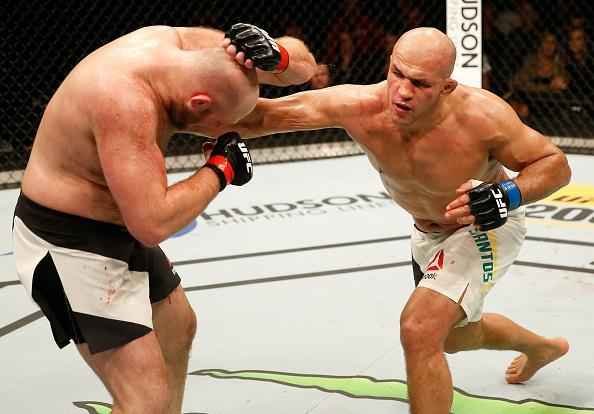 Fotos da vitria de Junior Cigano sobre Ben Rothwell