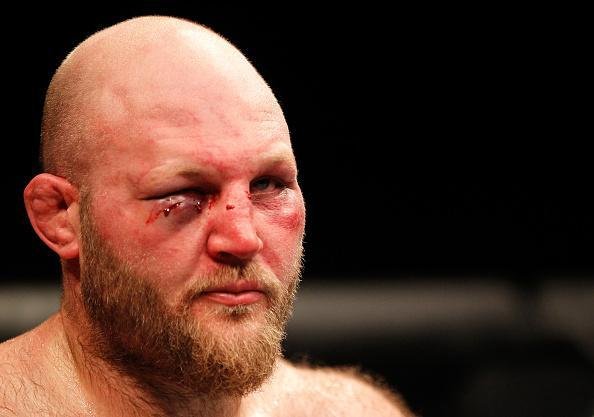 Fotos da vitria de Junior Cigano sobre Ben Rothwell