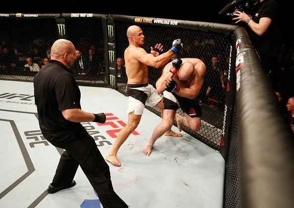 Fotos da vitria de Junior Cigano sobre Ben Rothwell