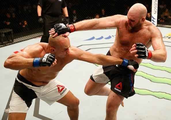 Fotos da vitria de Junior Cigano sobre Ben Rothwell