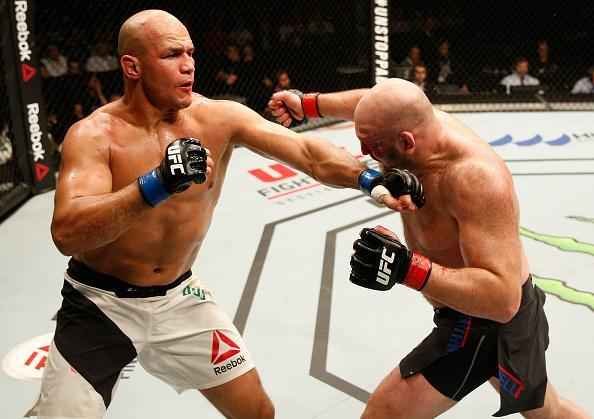 Fotos da vitria de Junior Cigano sobre Ben Rothwell