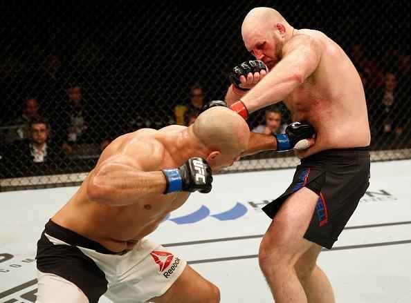 Fotos da vitria de Junior Cigano sobre Ben Rothwell