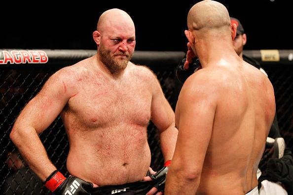 Fotos da vitria de Junior Cigano sobre Ben Rothwell