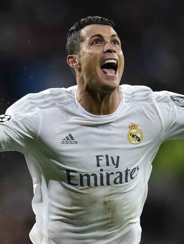 Cristiano Ronaldo comemora seu terceiro gol sobre o Wolfsburg pelas quartas de final da Liga