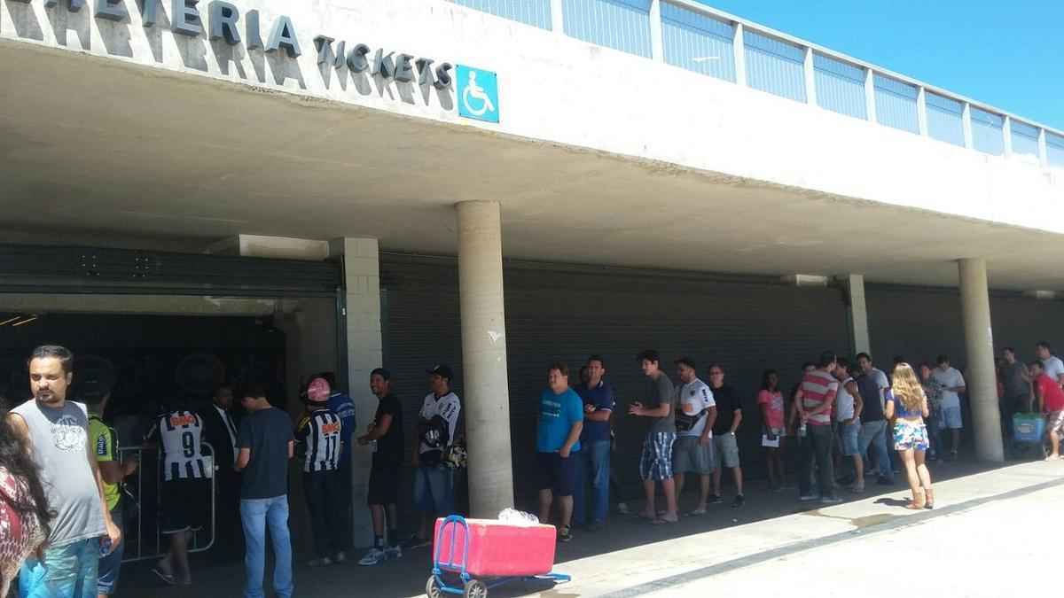 Venda de ingressos par Atltico x Melgar no Mineiro comea com filas