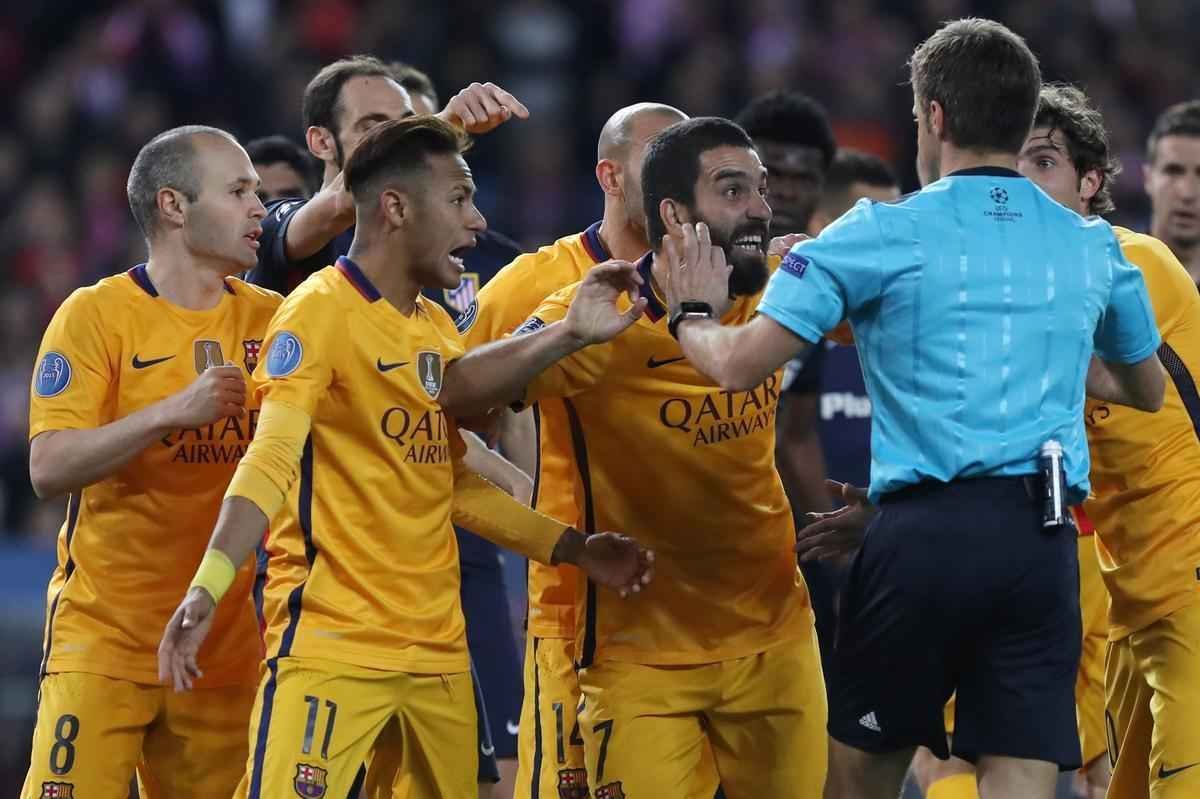 Jogo de volta das quartas de final da Liga dos Campees: Atltico de Madrid 2 x 0 Barcelona